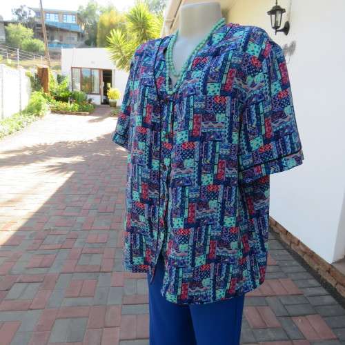 Great quality colourful short sleeve top Button down V-front Size 44-20 By ` Toserve` As new
