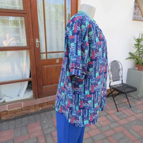 Great quality colourful short sleeve top Button down V-front Size 44-20 By ` Toserve` As new
