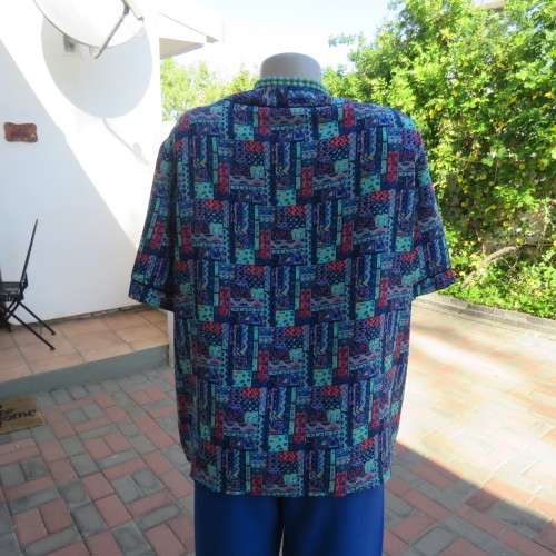 Great quality colourful short sleeve top Button down V-front Size 44-20 By ` Toserve` As new