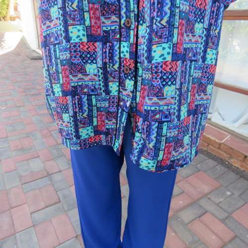 Great quality colourful short sleeve top Button down V-front Size 44-20 By ` Toserve` As new