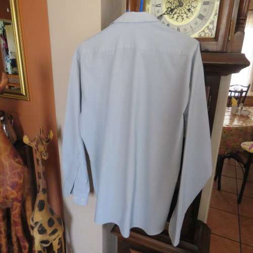 Men`s long sleeve shirt Free tie By `Woolworths` Neck size 39-1512 Chest-116cm Good condition