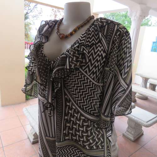 Beautiful slip-over geometric printed loose top V-neckline Size 48-24 By `Donatella` New condition