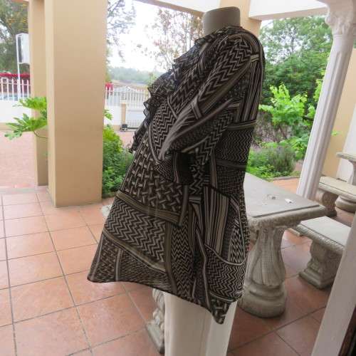 Beautiful slip-over geometric printed loose top V-neckline Size 48-24 By `Donatella` New condition