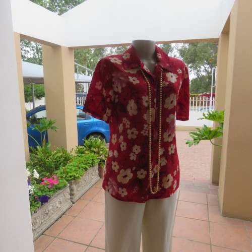 Eyecatching cherry red short sleeve cream and dirty pink roses top Size 34-10 By `Arezzo` As new