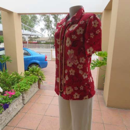 Eyecatching cherry red short sleeve cream and dirty pink roses top Size 34-10 By `Arezzo` As new