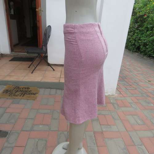 Elegant wool blend paneled skirt in mottled dull pink Bandless Size 30/6 Fully lined. New cond.