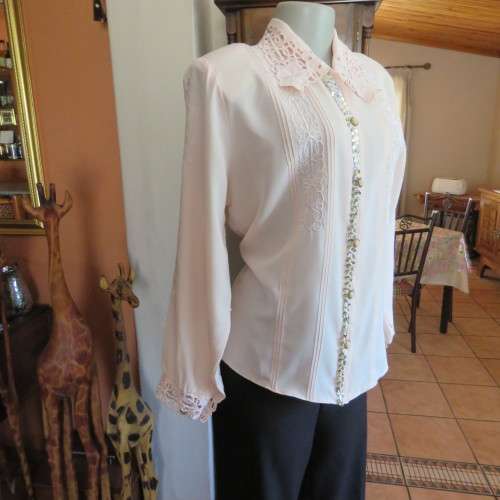 Fabulous pale peach colour long sleeve top. Size 40/16. By `Luis de Mair`. Italy.Good condition.