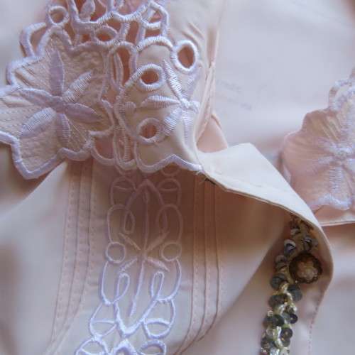 Fabulous pale peach colour long sleeve top. Size 40/16. By `Luis de Mair`. Italy.Good condition.