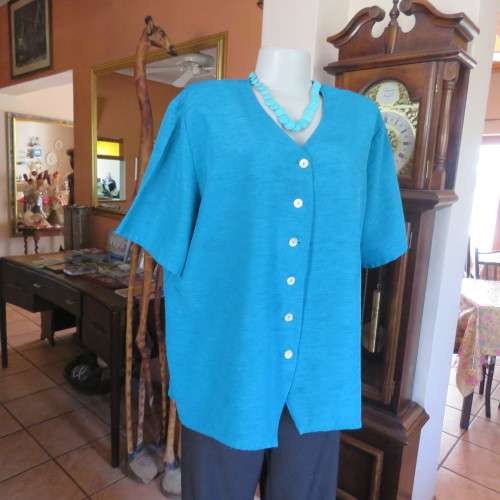 Box style jade colour textured satin short sleeve top. Size 44/20. Owner made. Very good condition.