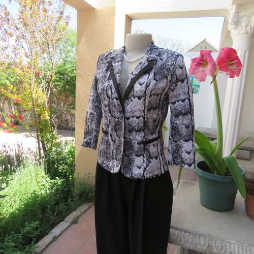 Chic black and white animal print long sleeve jacket. Open collar. Size 30/6. By `Massumi`. As new.