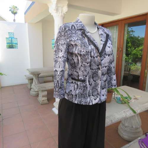 Chic black and white animal print long sleeve jacket. Open collar. Size 30/6. By `Massumi`. As new.