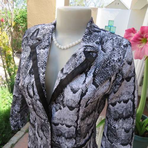 Chic black and white animal print long sleeve jacket. Open collar. Size 30/6. By `Massumi`. As new.