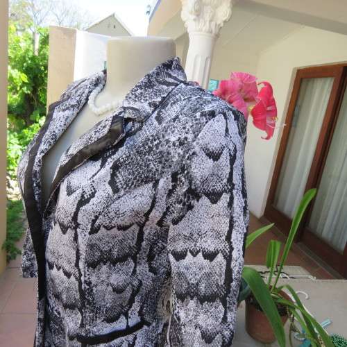 Chic black and white animal print long sleeve jacket. Open collar. Size 30/6. By `Massumi`. As new.