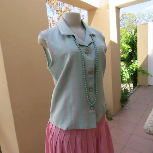 Boutique made sleeveless top in soft blue/pink check pattern. Size 38. As new. Button down front