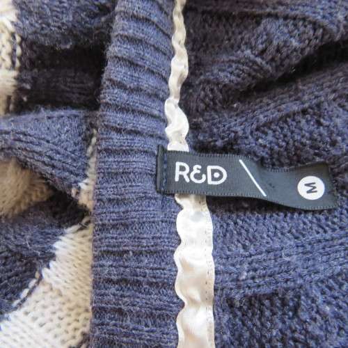 Cable knit pullover long sleeve cardigan in bluegrey. Size 34 to 36. By `Red`. Good condition.