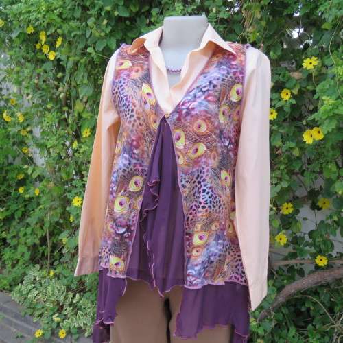 Waterfall style loose hanging sleeveless top in viscose. Hi-low seam. Size 38/14. New condition.