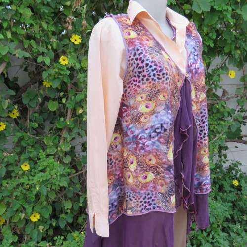 Waterfall style loose hanging sleeveless top in viscose. Hi-low seam. Size 38/14. New condition.