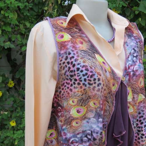 Waterfall style loose hanging sleeveless top in viscose. Hi-low seam. Size 38/14. New condition.