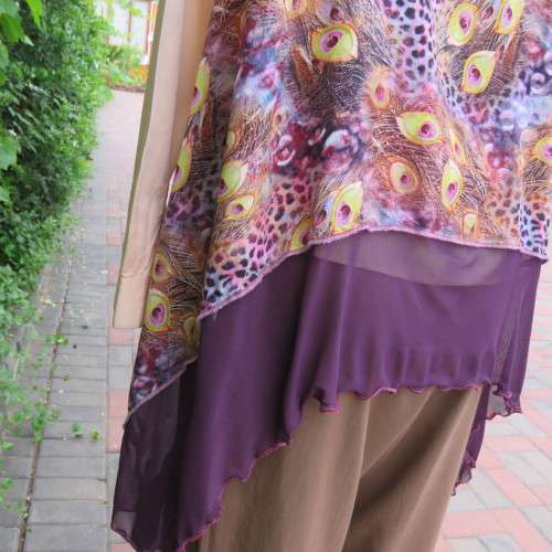 Waterfall style loose hanging sleeveless top in viscose. Hi-low seam. Size 38/14. New condition.