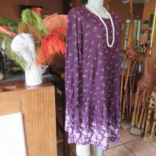 Trendsetting creased mulberry colour loose dress. By `Woolworths`. Size 44/20. Good condition.