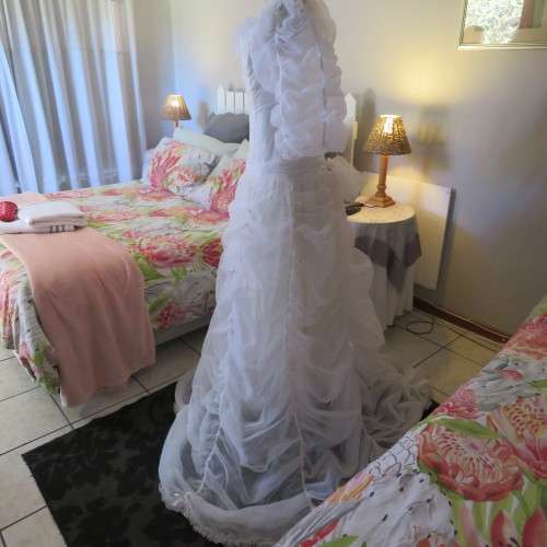 Feminine fairytale wedding dress. By well known boutique. Size 36/12. New condition.