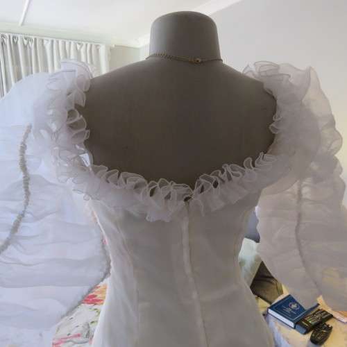 Feminine fairytale wedding dress. By well known boutique. Size 36/12. New condition.