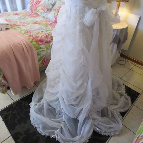 Feminine fairytale wedding dress. By well known boutique. Size 36/12. New condition.
