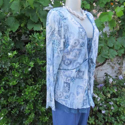 Amazing `Queenspark` slip-over long sleeve top in medley of blues. Size 42/18. New condition.