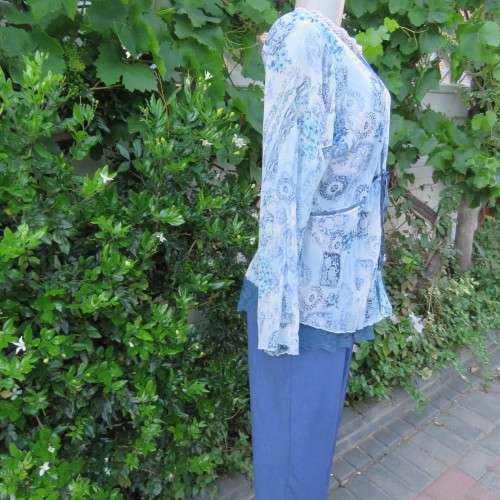 Amazing `Queenspark` slip-over long sleeve top in medley of blues. Size 42/18. New condition.