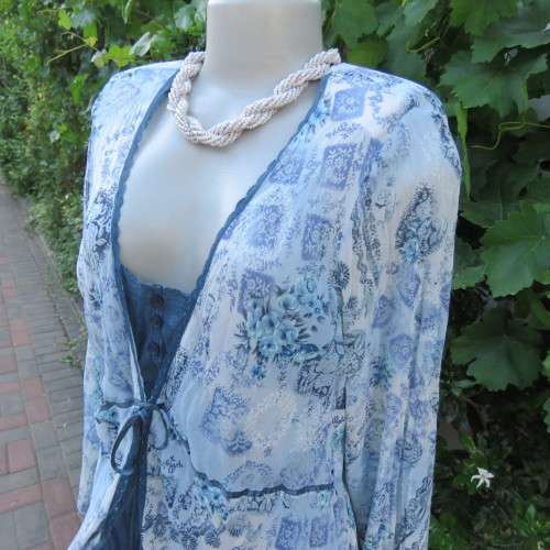 Amazing `Queenspark` slip-over long sleeve top in medley of blues. Size 42/18. New condition.