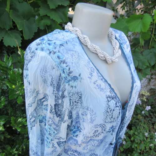 Amazing `Queenspark` slip-over long sleeve top in medley of blues. Size 42/18. New condition.