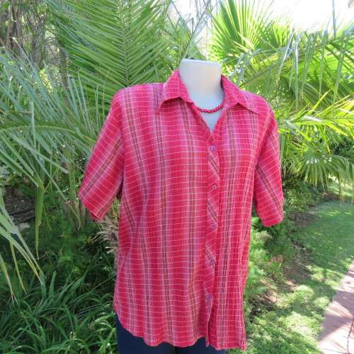 Casual short sleeve shirt in red, brown and white checked polycotton. Size 42/18. By `C`sar. As new.