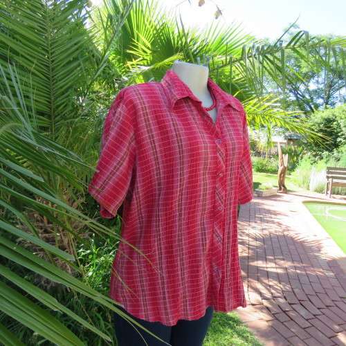 Casual short sleeve shirt in red, brown and white checked polycotton. Size 42/18. By `C`sar. As new.