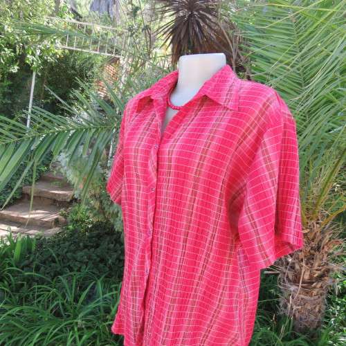 Casual short sleeve shirt in red, brown and white checked polycotton. Size 42/18. By `C`sar. As new.