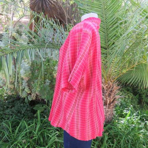 Casual short sleeve shirt in red, brown and white checked polycotton. Size 42/18. By `C`sar. As new.