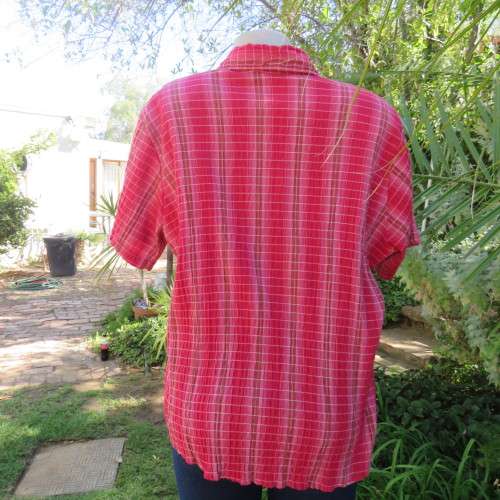 Casual short sleeve shirt in red, brown and white checked polycotton. Size 42/18. By `C`sar. As new.