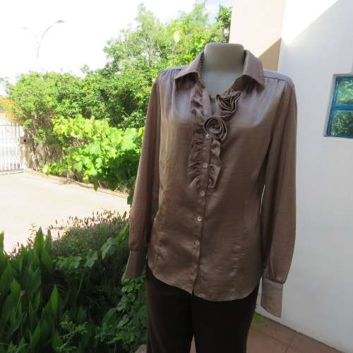 Glamour long sleeve top in shiny ecru colour polyester satin. Size 36/12 by `Exact`. As new.