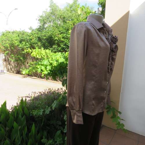 Glamour long sleeve top in shiny ecru colour polyester satin. Size 36/12 by `Exact`. As new.
