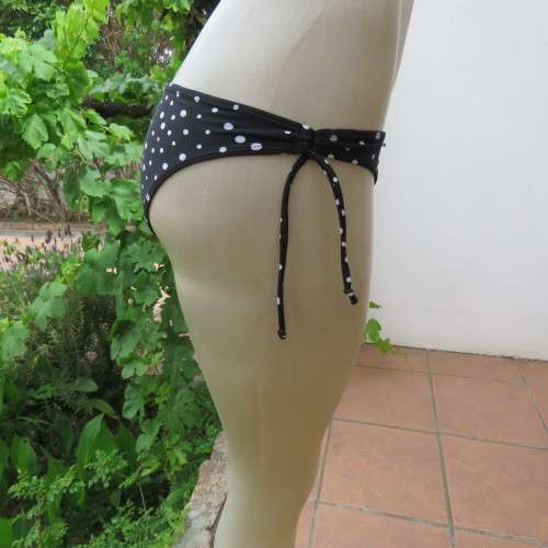 Bathing suite bikini bottom in black with white polkadots. By `Woolworths`. Size 32/8. As new.