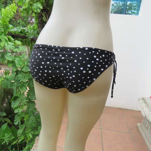 Bathing suite bikini bottom in black with white polkadots. By `Woolworths`. Size 32/8. As new.