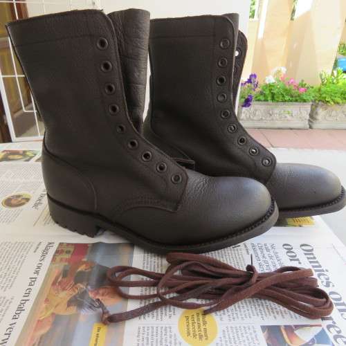 Pair SADF brown genuine leather army boots size 8 by `DWS` issued 2009 Army size 262W  New condition