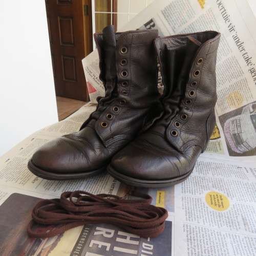 Pair SADF brown genuine leather army boots size 8 by DWS issued 2004. Army size 262M. Good condition