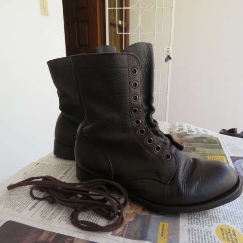 Pair SADF brown genuine leather army boots size 8 by DWS. Issued 2004 Army size 262M. Good condition