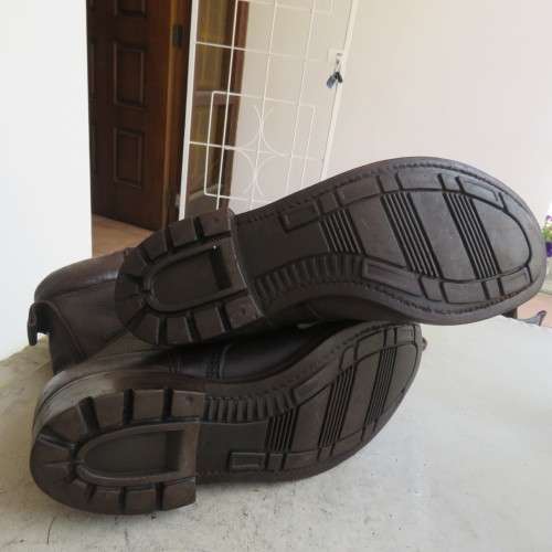 Pair SADF brown genuine leather army boots size 7. Army size 255W by DWS issued 2011. Good condition