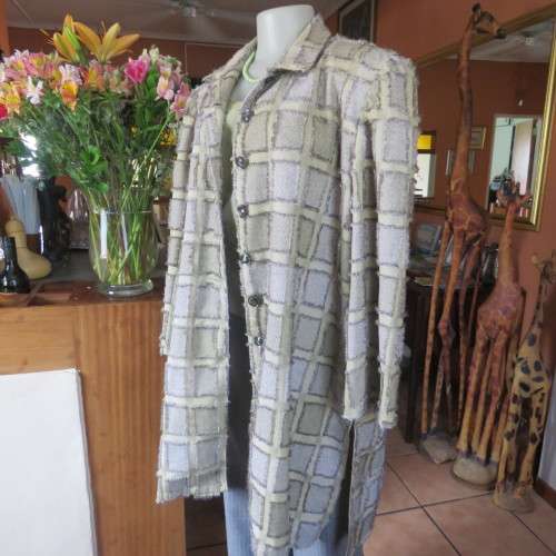 Exceptional boutique made jacket in polycotton fabric with unique detail. Size 44/20. New condition.