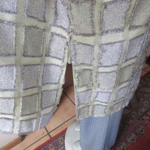 Exceptional boutique made jacket in polycotton fabric with unique detail. Size 44/20. New condition.