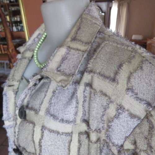 Exceptional boutique made jacket in polycotton fabric with unique detail. Size 44/20. New condition.