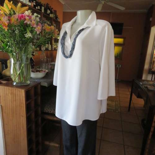Comfy but smart white slip-over maternity top by `du date` in size 42/18. As new. Slitted sides.