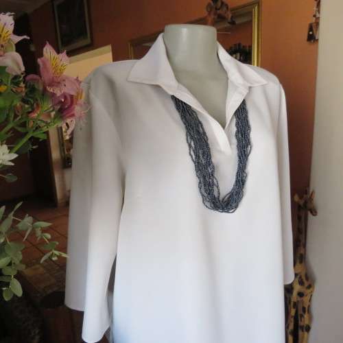 Comfy but smart white slip-over maternity top by `du date` in size 42/18. As new. Slitted sides.