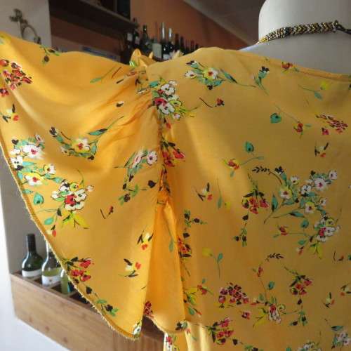 Very sweet little cropped mustard top with colourful floral posies. Size 36/12. By `Edition`. As new